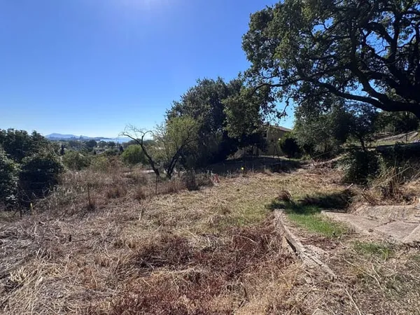 Terrain 552 m²