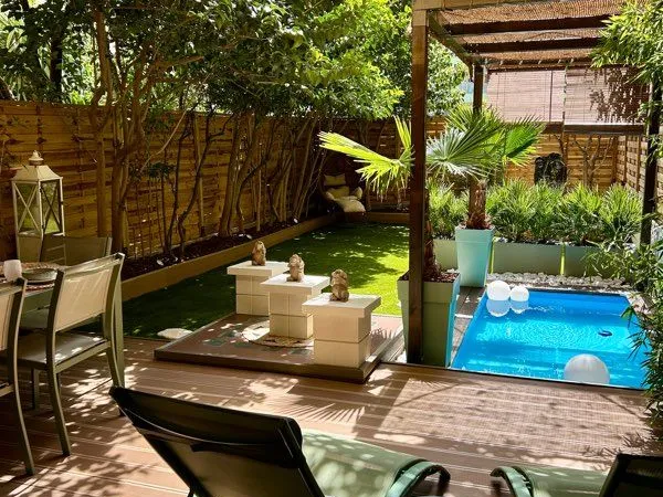 Rez de jardin avec piscine privative