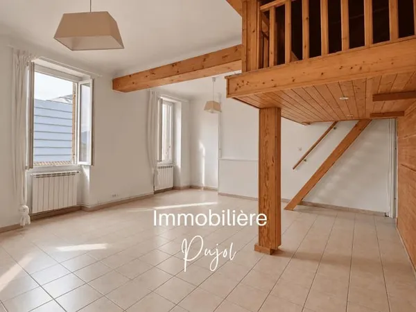 Castellane 13006 - Grand T2 avec mezzanine en dernier étage