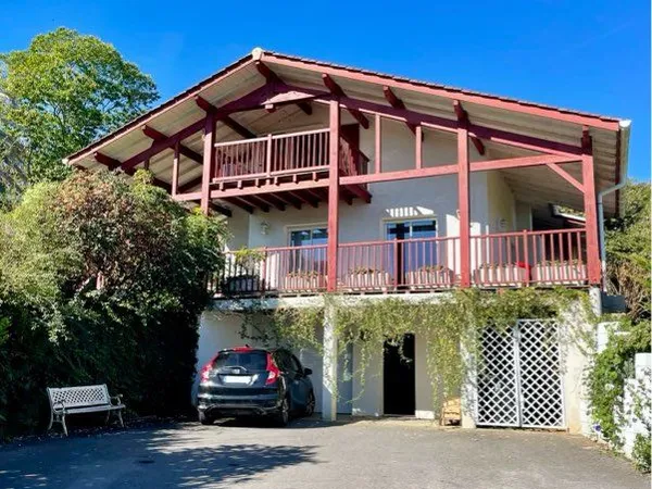 Maison atypique et lumineuse de 150 m² - Terrain arboré de 1 300 m²