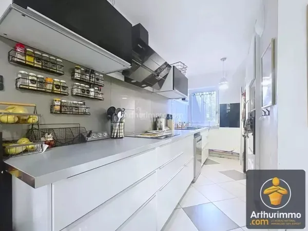 APPARTEMENT 90 m² - 3 chambres - jardin
