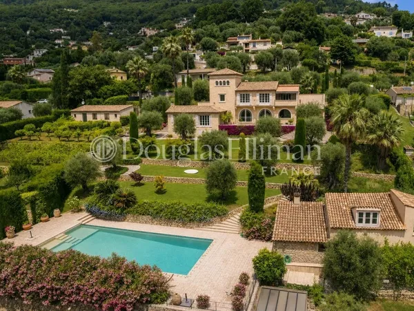 LE BAR-SUR-LOUP : Une Propriété Exceptionnelle en Pierre avec Vue Panoramique, Piscine, Tennis et Ja