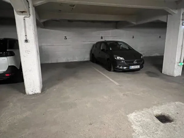 « rare parking sous-sol krutenau - suv / gros véhicule - centre »