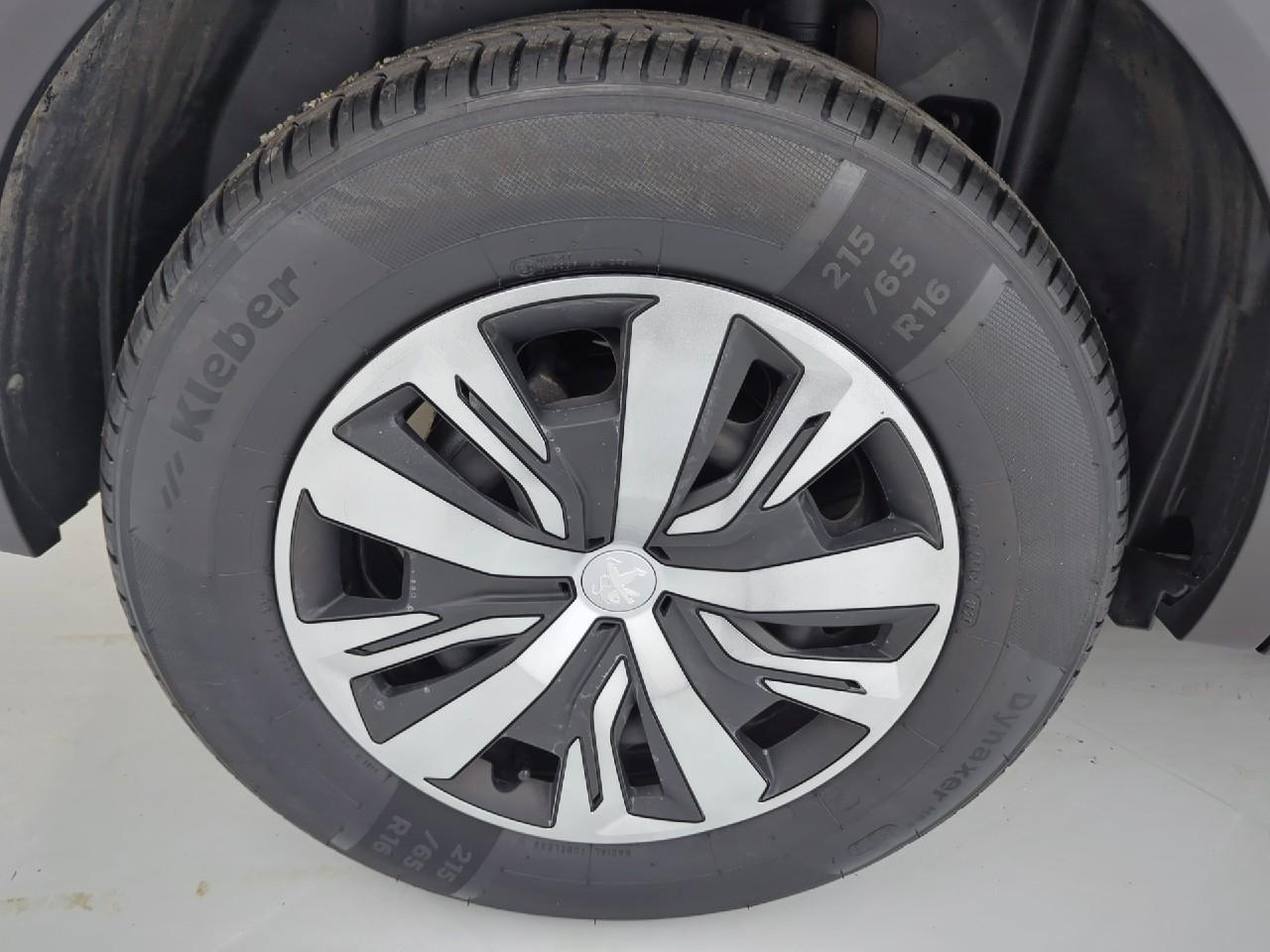 Peugeot 2008 puretech 100 s&s bvm6 active pack — photo 19
