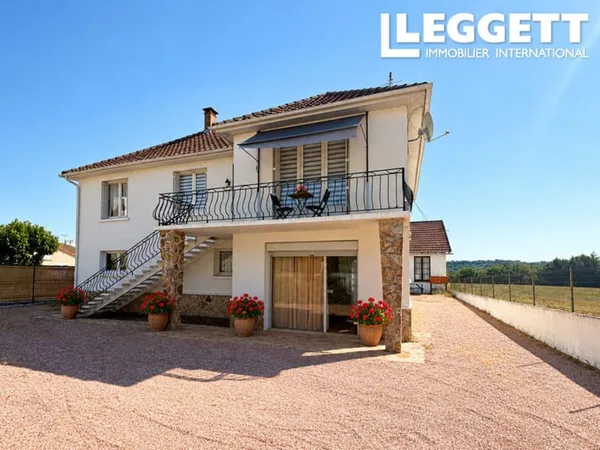 Grande maison individuelle de 4 chambres avec appartement au rez-de-chaussée, salle de jeux et ateli