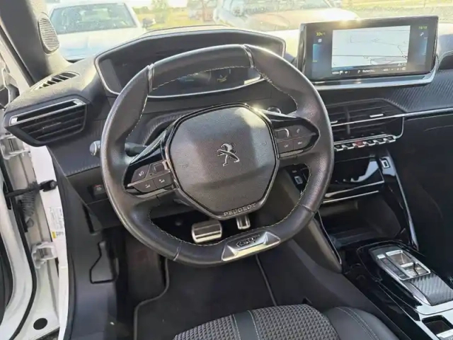 Peugeot 2008 electrique 136 ch — photo 9