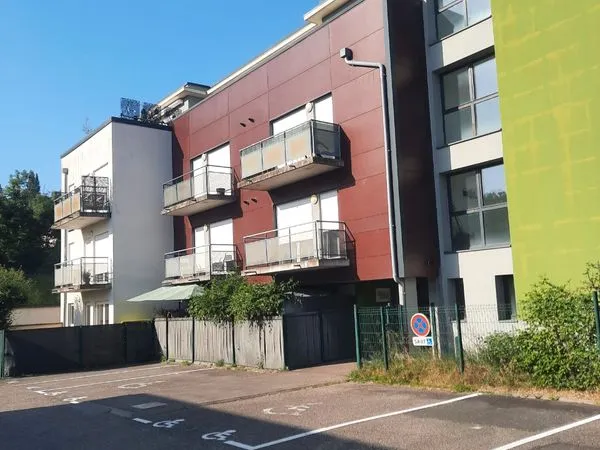 T2 meublé de 55 m² avec jardin privatif et parking sécurisé - Scy-Chazelles