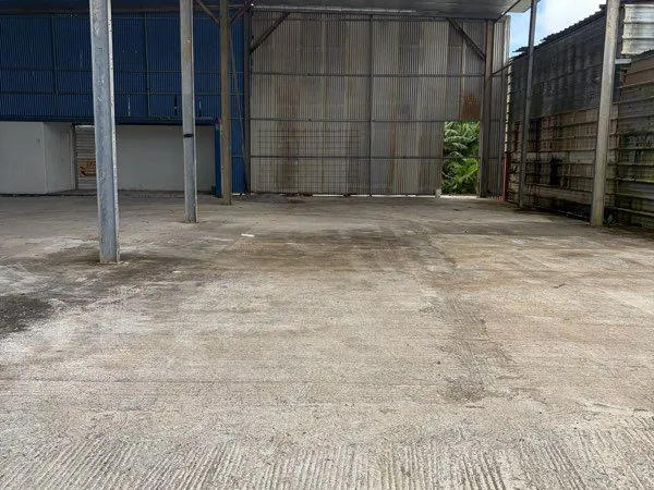 Local d’activité et entrepôt Location Le Lamentin 5p 400m² 4700€