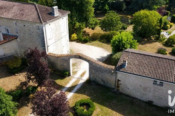 Demeure 10 pièces 223 m²