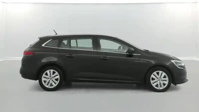 Renault Megane mégane iv estate blue dci 115 — photo 17