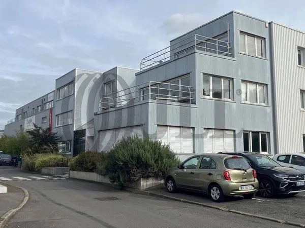 Local d'activité 900 m²