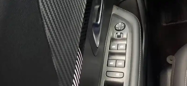 Peugeot 208 hybrid 100 e-dcs6 — photo 33