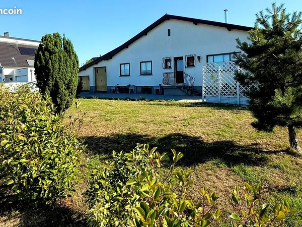 Maison plain-pied rénovée 4 ch. Sous-sol, garage double, 814 m²