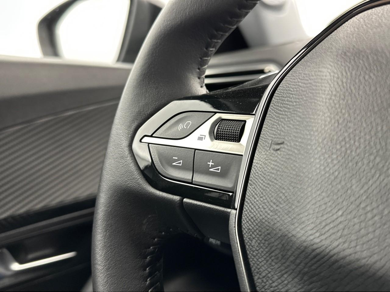 Peugeot 2008 puretech 130 s&s eat8 style — photo 17