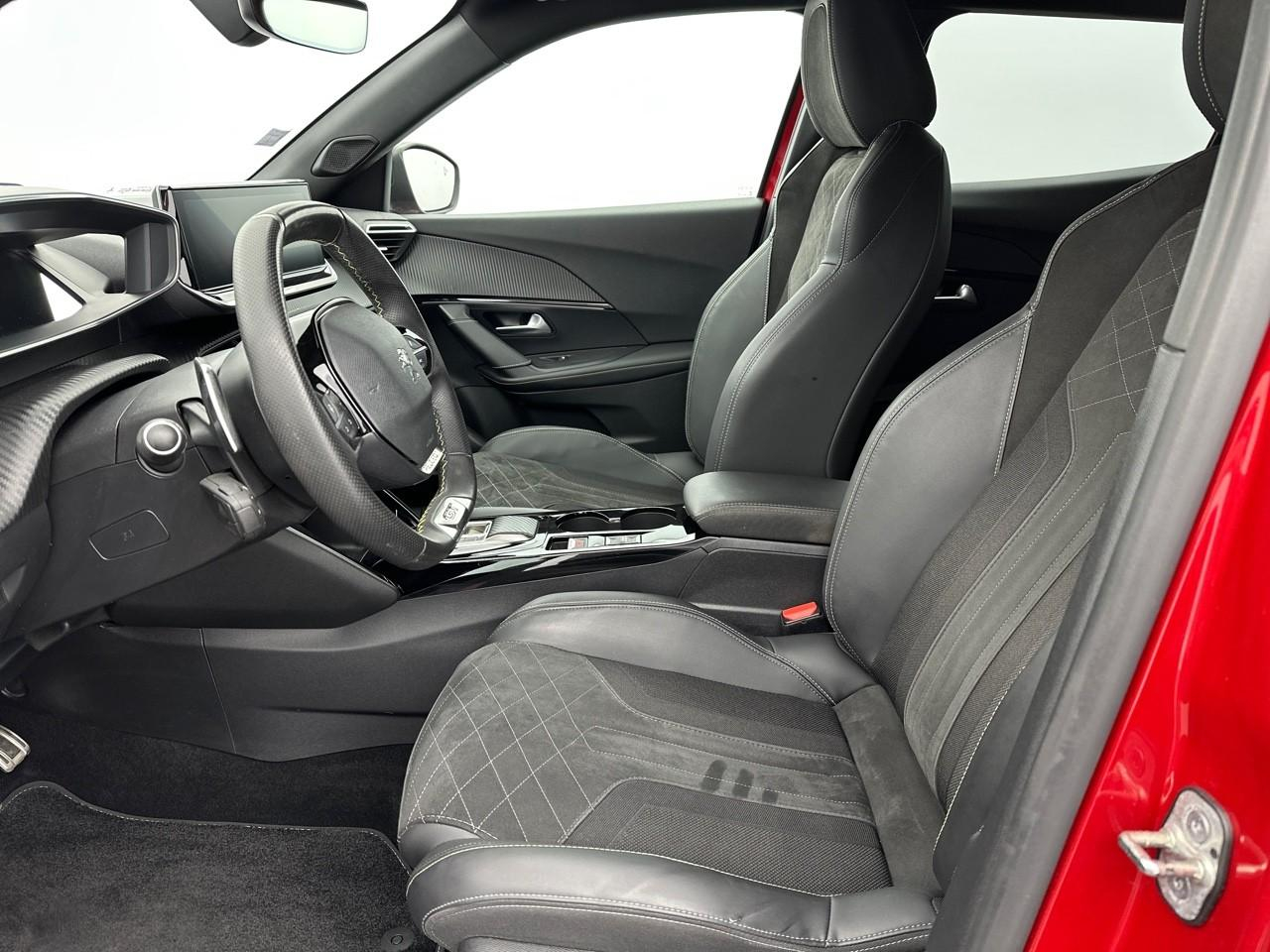 Peugeot 2008 puretech 130 s&s eat8 gt pack — photo 9