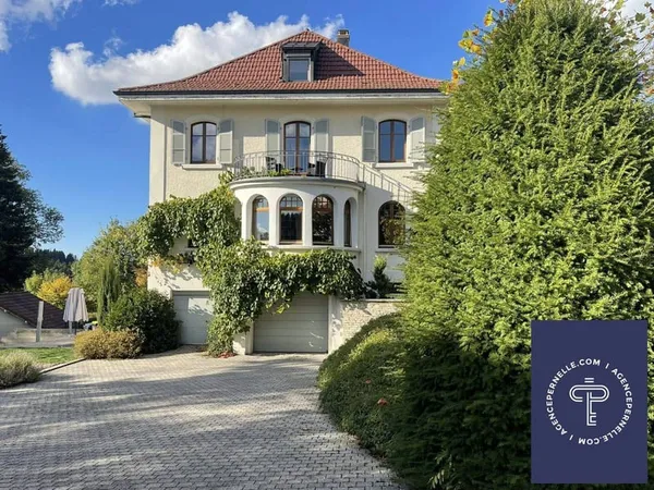 Maison 7 pièces 214 m²