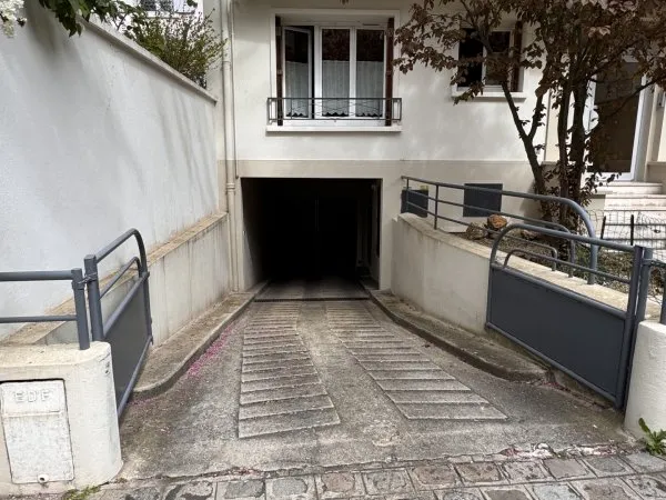 Parking 12 m²