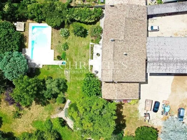 Maison 12 pièces 360 m²