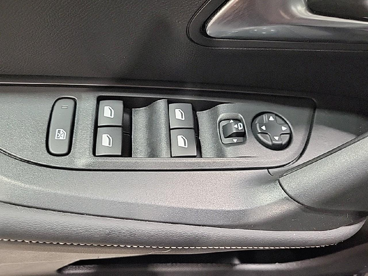 Peugeot 2008 hybrid 145 e-dcs6 allure — photo 23