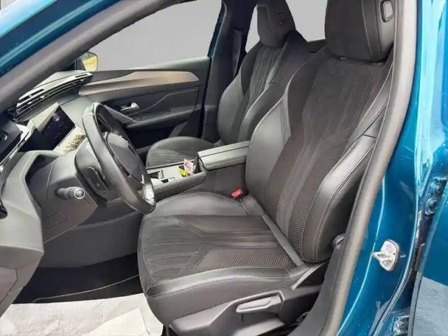 Peugeot 408 phev 180 e-eat8 — photo 11
