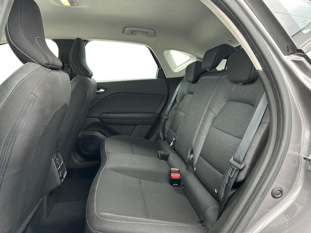 Renault Captur blue dci 115 edc business — photo 12
