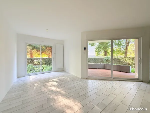 Appartement t2 avec jardin privatif, terrasse et garage attenant
