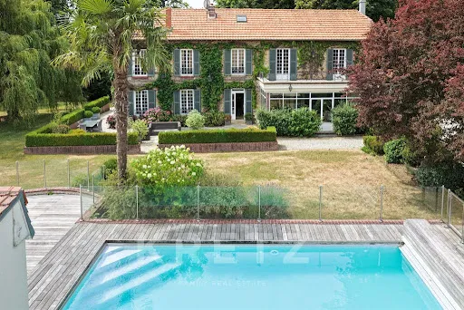 Maison 9 pièces 333 m²