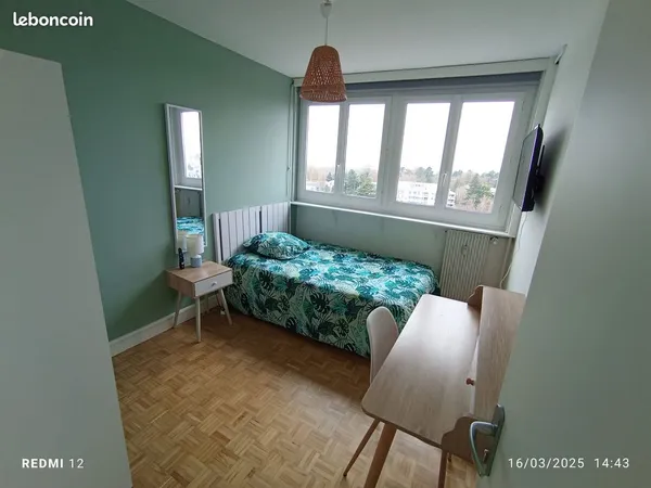 Chambre meublée en colocation vue degagee