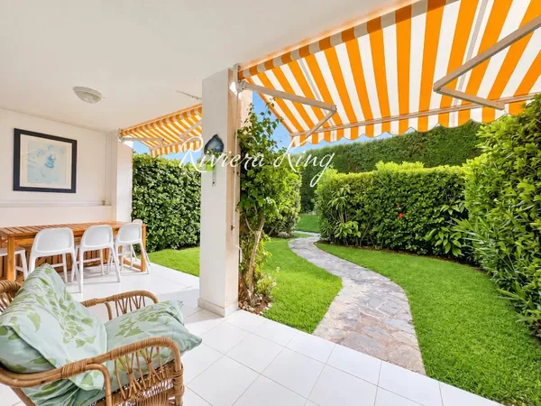 Appartement T3,  Rez-de-jardin rénové avec terrasse, vu jardin, piscine et accès mer