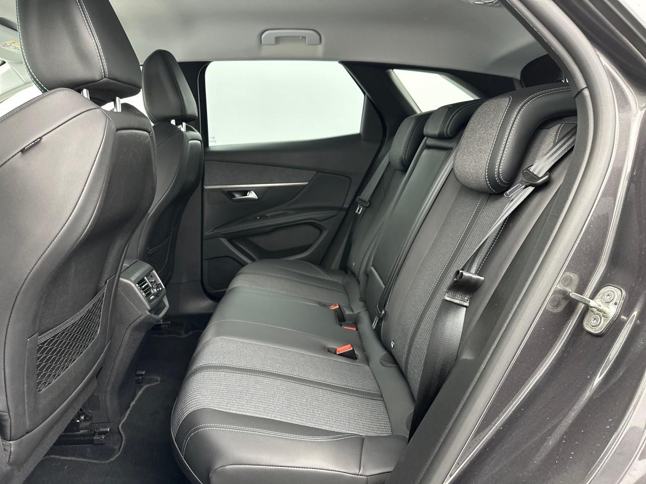 Peugeot 3008 puretech 130ch s&s eat8 allure pack — photo 12