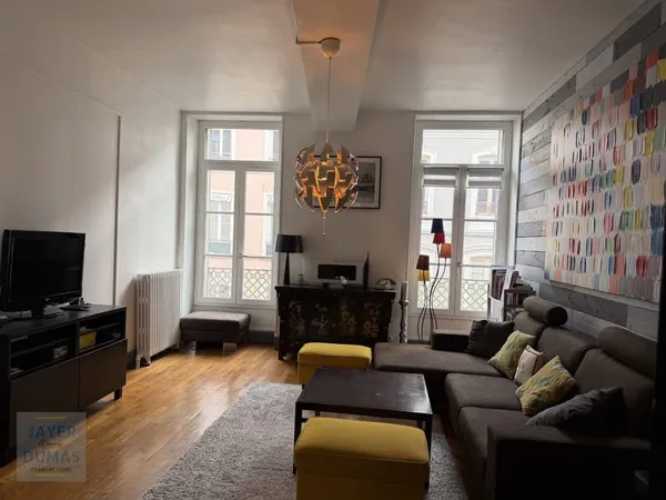 CHALON-SUR-SAONE - CENTRE VILLE - Bel Appartement Ancien de