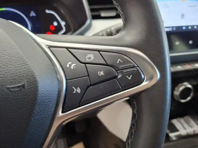 Renault Clio e-tech 140 - 21 — photo 41