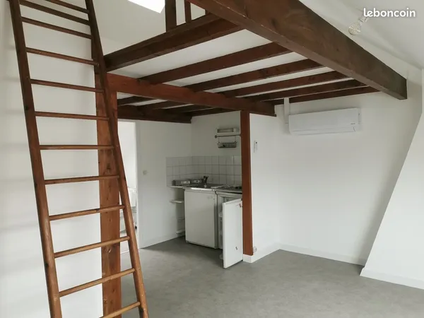Lille Sébastopol T2+mezzanine parfait état