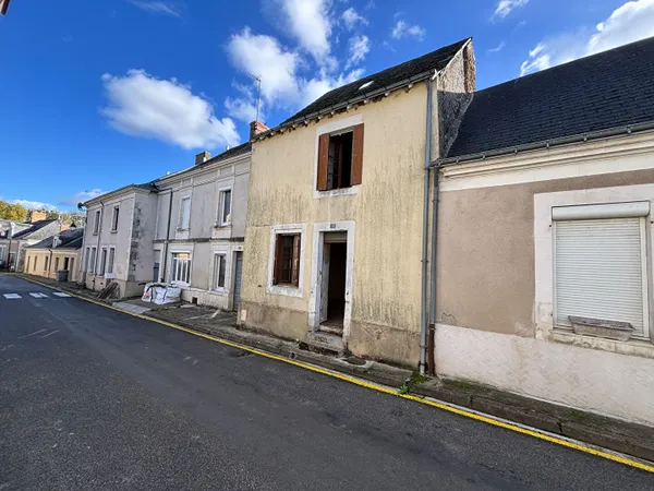 MAISON DE BOURG À RÉNOVER à DENEZÉ-SOUS-LE-LUDE