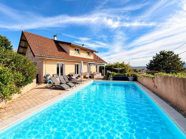 Maison familiale 160 m2 6 chambres Piscine chauffée Vu