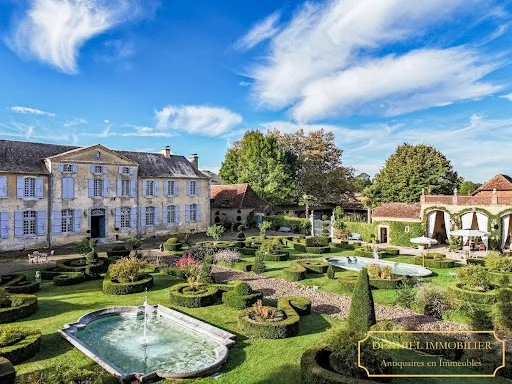 Château 30 pièces 1000 m²