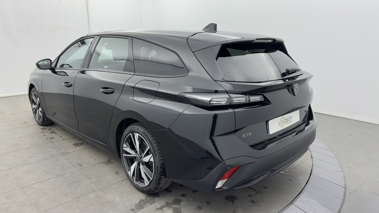 Peugeot 308 SW PHEV 180 e-EAT8 — photo 3