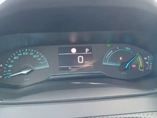 Peugeot 2008 hybrid 110 e-dcs6 — photo 10