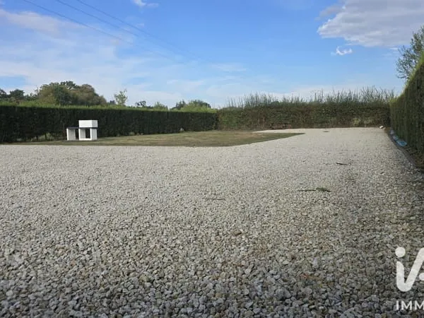 Terrain 854 m²