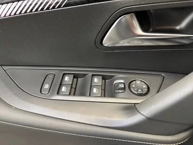 Peugeot 2008 hybrid 145 e-dcs6 — photo 45