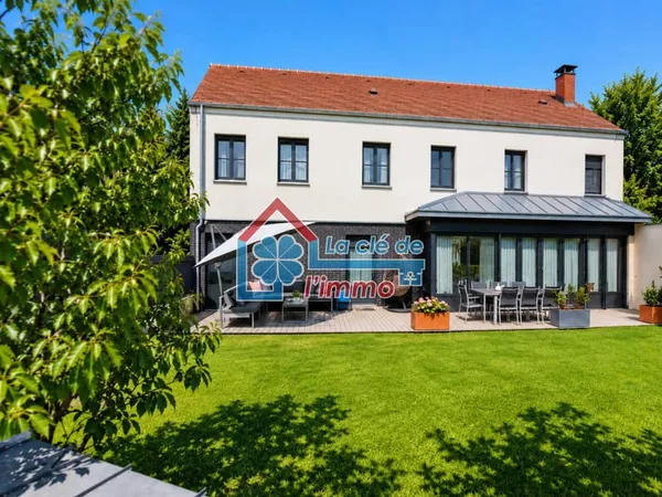 TRES BELLE MAISON SUR SECTEUR CALME