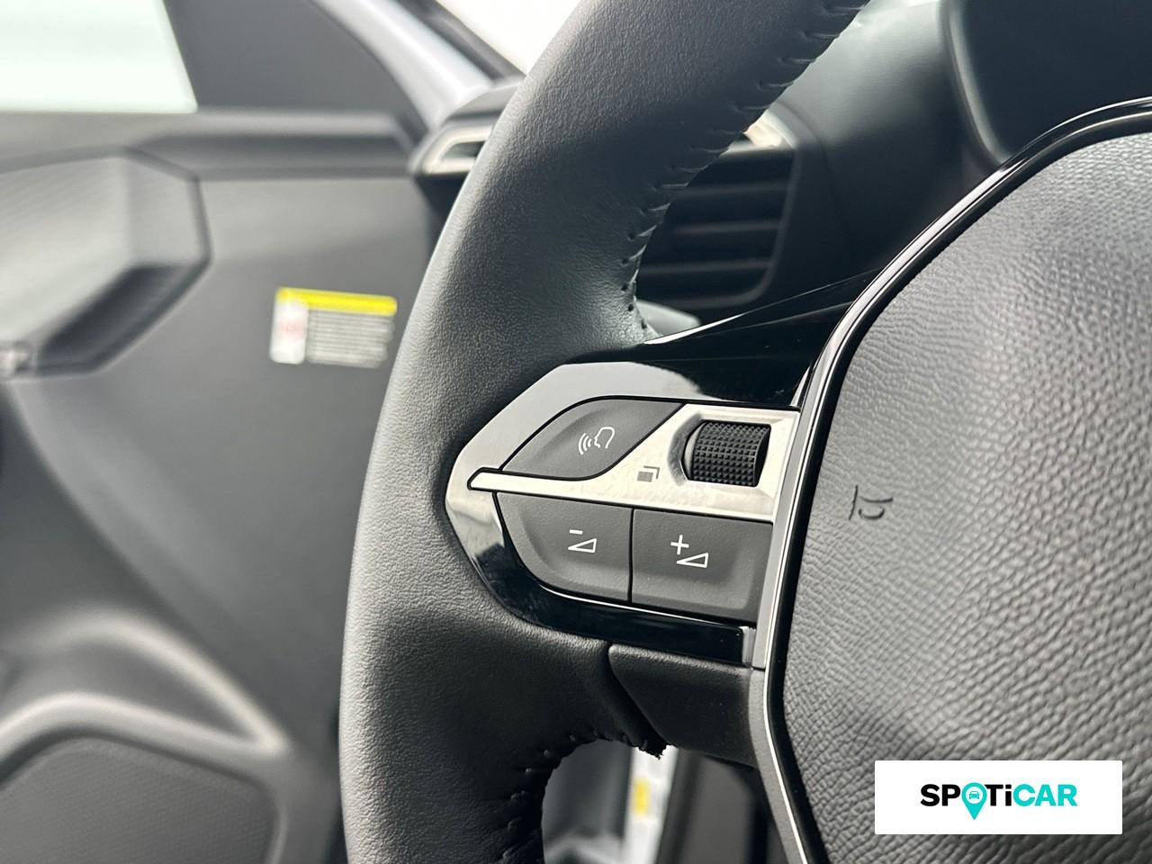 Peugeot 2008 1.2 puretech 100ch s&s allure — photo 17