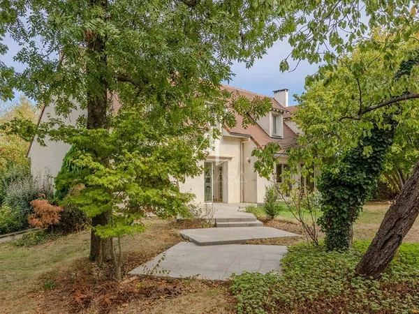 Maison 7 pièces 205 m²