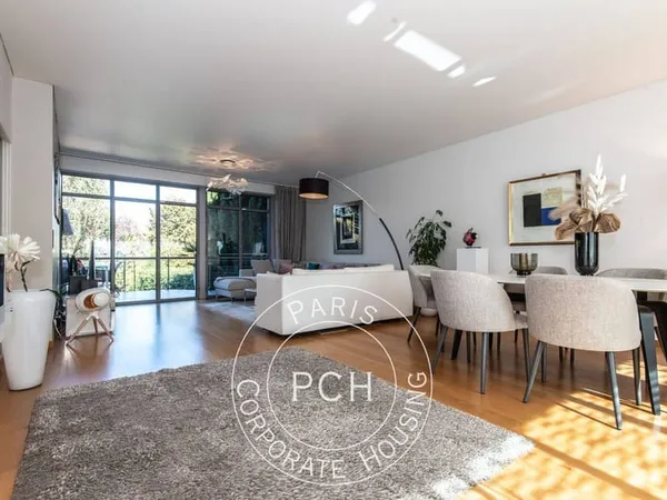 Maison 5 pièces 230 m²