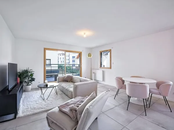 Appartement 3 pièces de standing avec balcon et garage