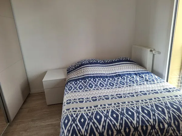 chambre à louer dans duplex (la defense)
