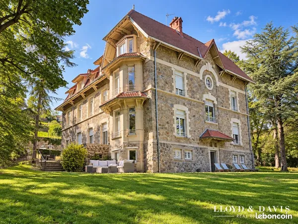 Maison 20 pièces 560 m²
