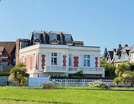 Maison 7 pièces 240 m²