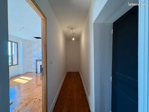 Maison de ville rénovée à neuf - 2 Chambres / 2 SDB - Paslières