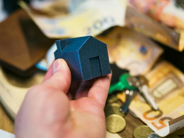 Le coût réel de vendre son bien : agence, diagnostics, plus-value et mainlevée